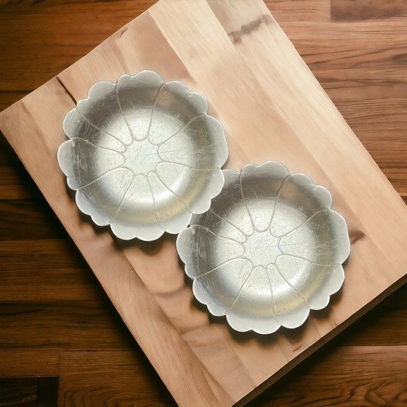 🌻VINTAGE Set of 2 NEOCRAFT Everlast Gold Tone Metal Scalloped Small Plates - Picture 1 of 8